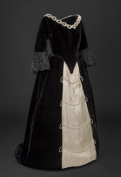 Dress worn by Lucienne Ahern as “Lady Melvin” in 1927. Gift of Elaine Normandeau, M2022.12.1, McCord Stewart Museum