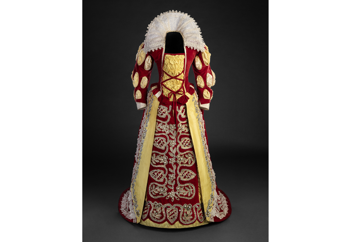 Robe portée par Linnie Stewart de 1876 à 1896. Don de Martha Courtwright, M2004.78.2.1-4, Musée McCord Stewart