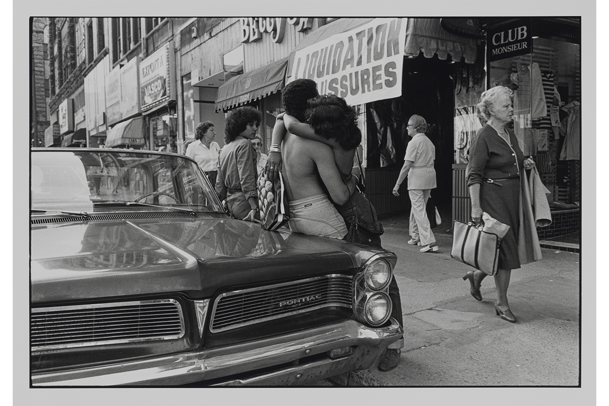 Denis Plain, <em>Sans titre</em>, de la série <em>Rue Sainte-Catherine</em>, 1981, épreuve à la gélatine argentique, 27,7 × 27,7 cm. Don de Denis Plain, M2018.93.1341P, Musée McCord Stewart