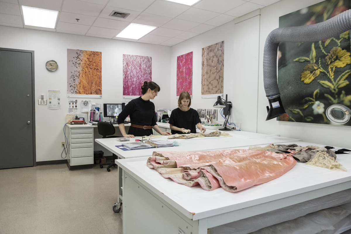 Textile conservation laboratory. Laura Dumitriu © McCord Stewart Museum, 2023