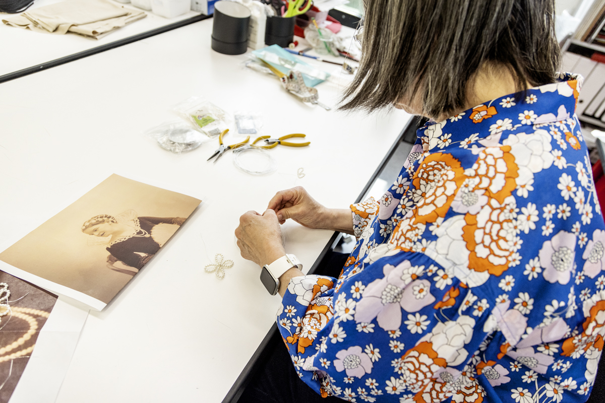 Costume mounting studio. Laura Dumitriu © McCord Stewart Museum, 2023