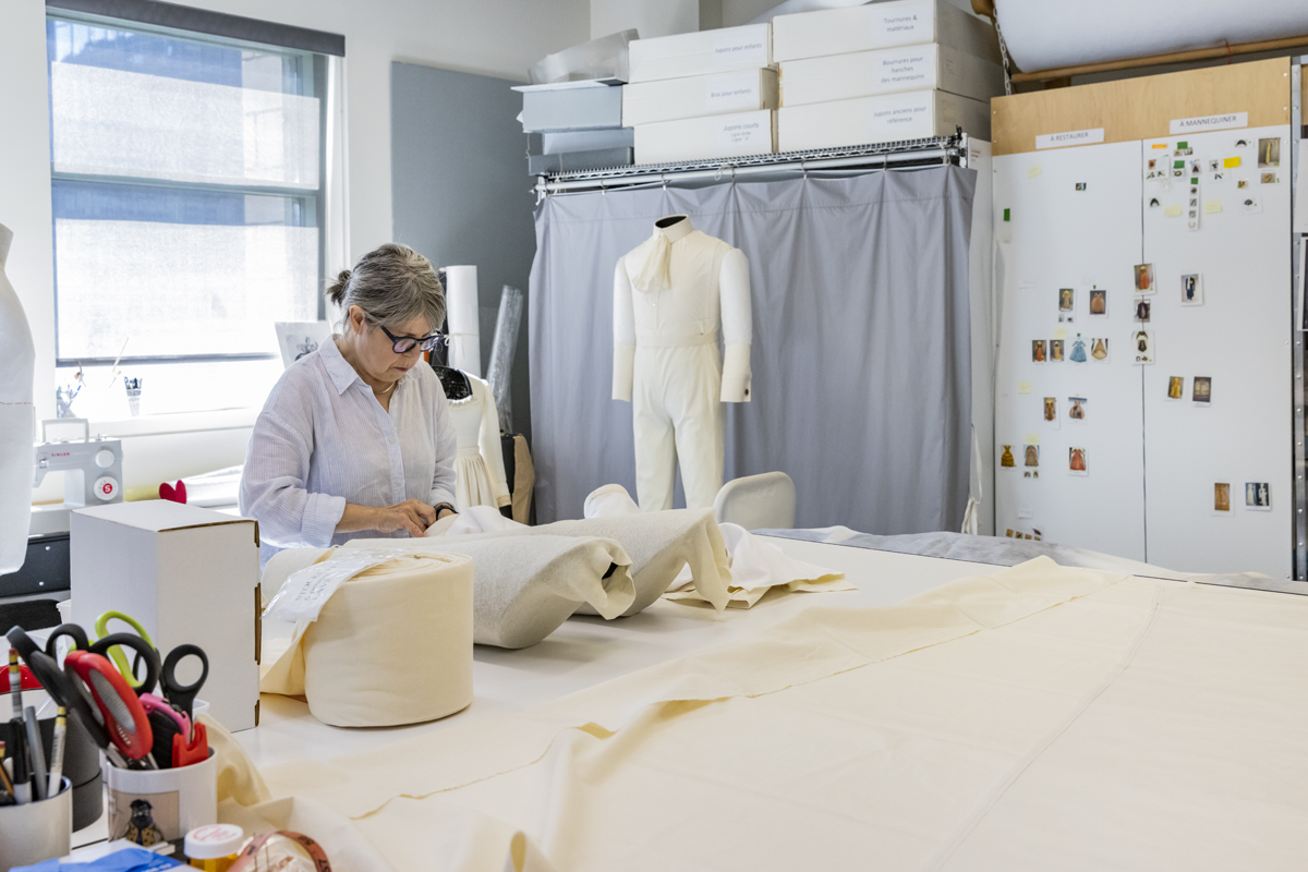 Costume mounting studio. Laura Dumitriu © McCord Stewart Museum, 2023