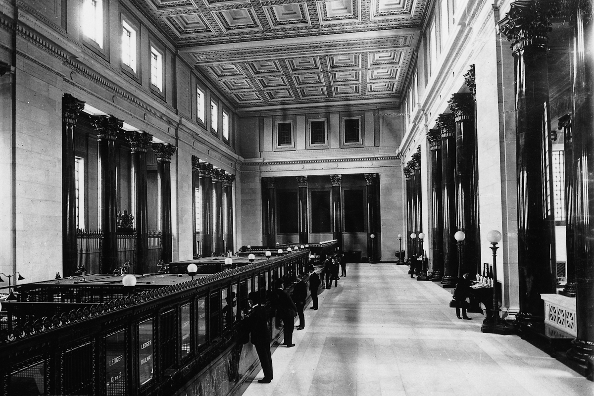 Wm. Notman & Son, <em>Interior, Bank of Montreal, St. James Street, Montreal, Quebec</em>, copied in 1919-20, McCord Stewart, VIEW-18825.0